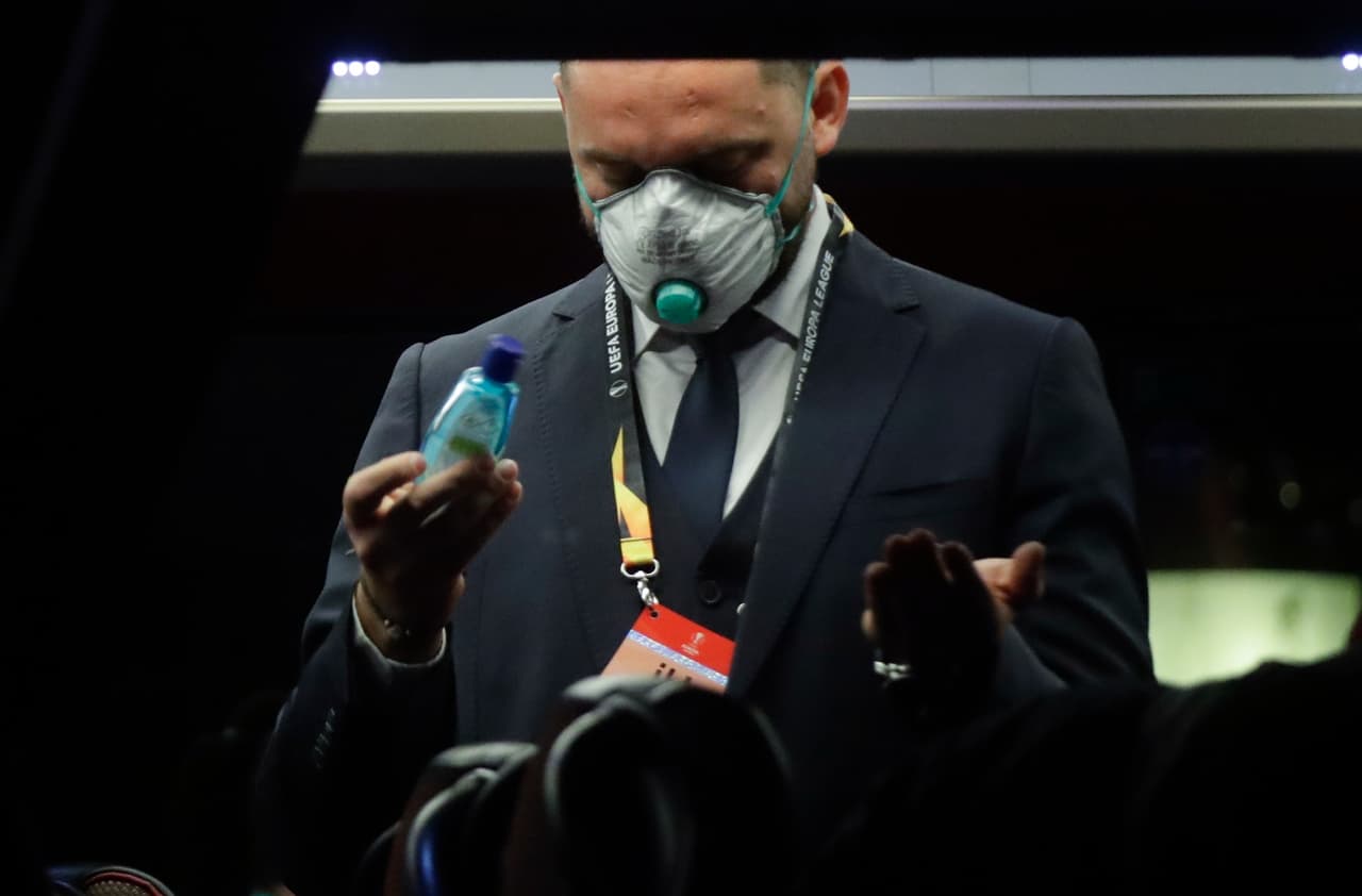 Tras la amenaza latente del coronavirus en Italia, jugadores del Ludogorets llegaron con mascarillas al partido contra el Inter a puerta cerrada.