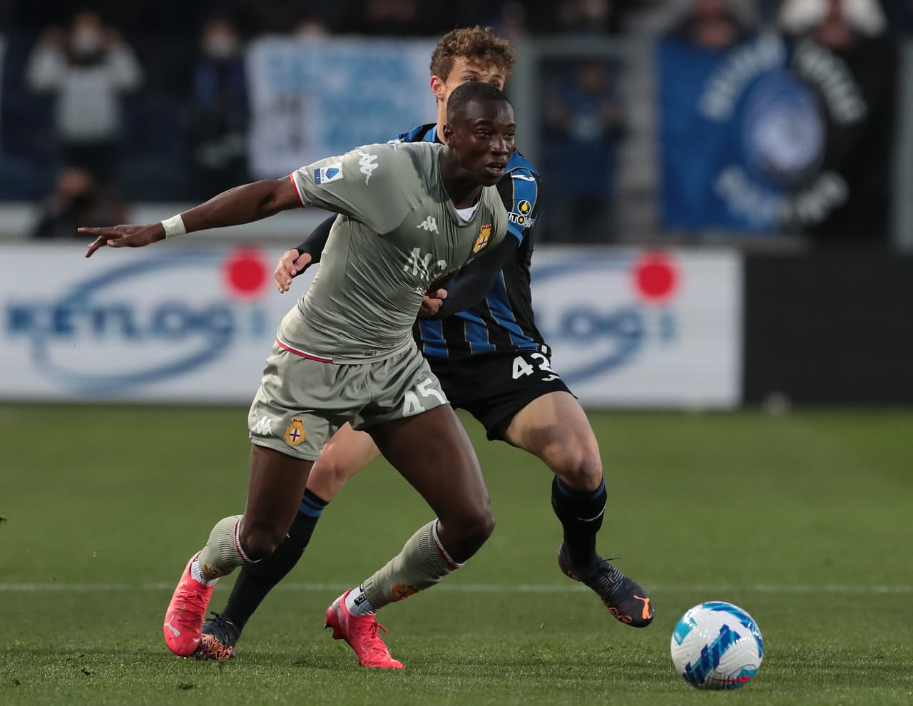 Con Johan Vásquez como titular, el Genoa igualó sin goles en su visita al Atalanta, pero se mantiene en puestos de descenso.