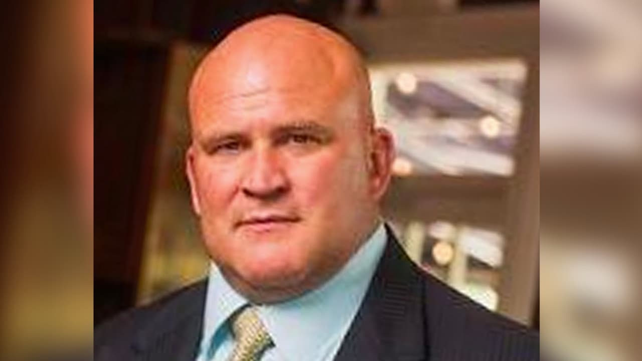 Recuperan el cuerpo del jefe de policía de Kemah, Chris Reed, quien estaba desaparecido en el mar desde el viernes