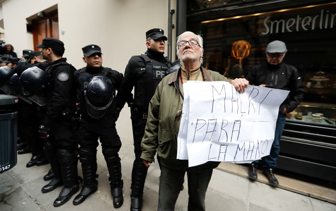 Partidarios del kirchnerismo mostraron su respaldo a la expresidenta investigada por corrupción.