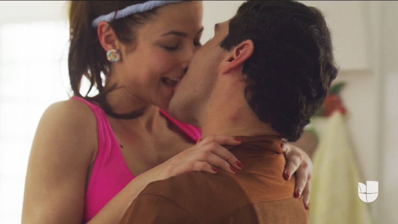 En la primera temporada de la serie, Graciela tiene 25 años de edad. Mantiene una cordial relación con Alejandra, la primera esposa de ‘
<b><a href="http://www.univision.com/series/el-chapo/marco-de-la-o-es-joaquin-el-chapo-guzman-en-el-chapo" target="_blank">El Chapo</a></b>’.