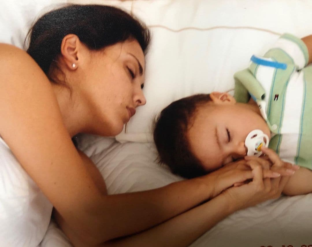 Luego de convertirse en madre sus apariciones fueron escasas en los siguientes años,
<b>prefirió pasar más tiempo con su familia</b>.
<br>