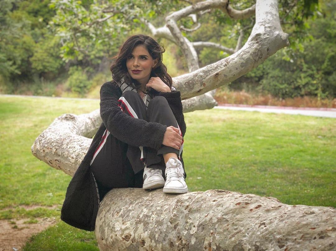 “Se llevaron las bolsas, los celulares, pero lo material no nos importa, lo que importa es que fuimos víctimas de la inseguridad. En esta camioneta venían tres personas. Alejandro Sandí, uno de nuestros mejores amigos, Esmeralda Ugalde y una servidora”, dijo
<b>Vanessa Arias </b>en su momento.