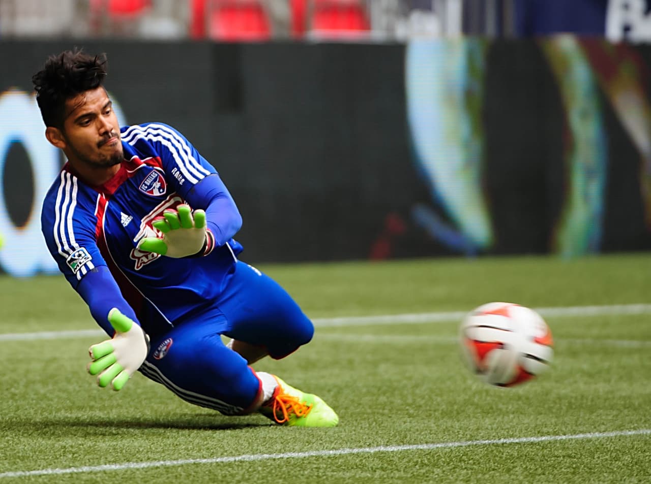 En su breve paso por la liga, Fernández fue convocado y actuó como titular en un MLS All-Star Game ante la A.S. Roma.