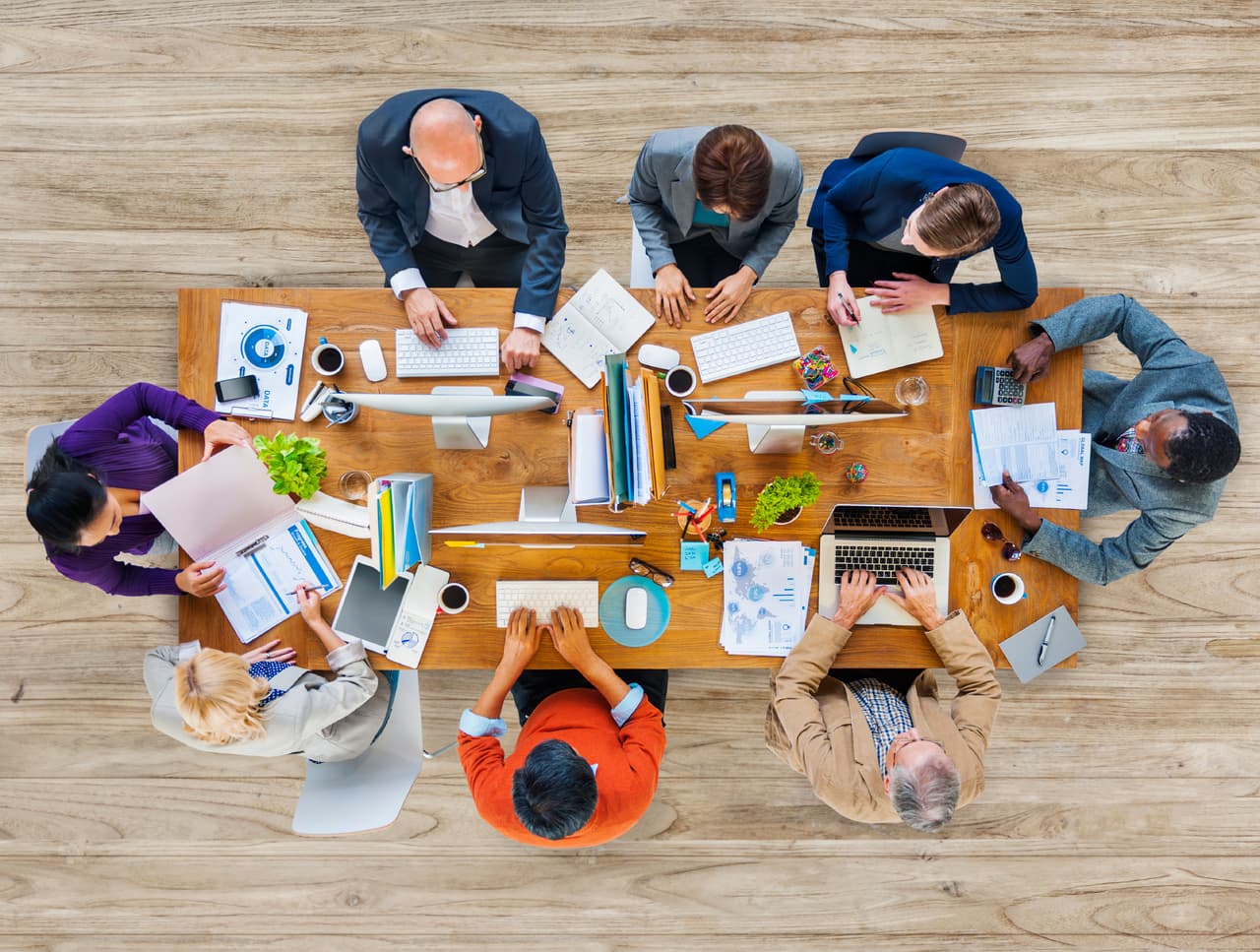 Si no tienes pareja ve pensando también en una salida fuera de casa y romper la rutina habitual. Se te presentará la oportunidad de mejorar tus condiciones laborales. Lo único que debes hacer es revisar los sitios donde se ofertan nuevos empleos y ajustarte a las condiciones exigidas. Podrás ganar más y resolver muchos problemas. Por Profesor Zellagro