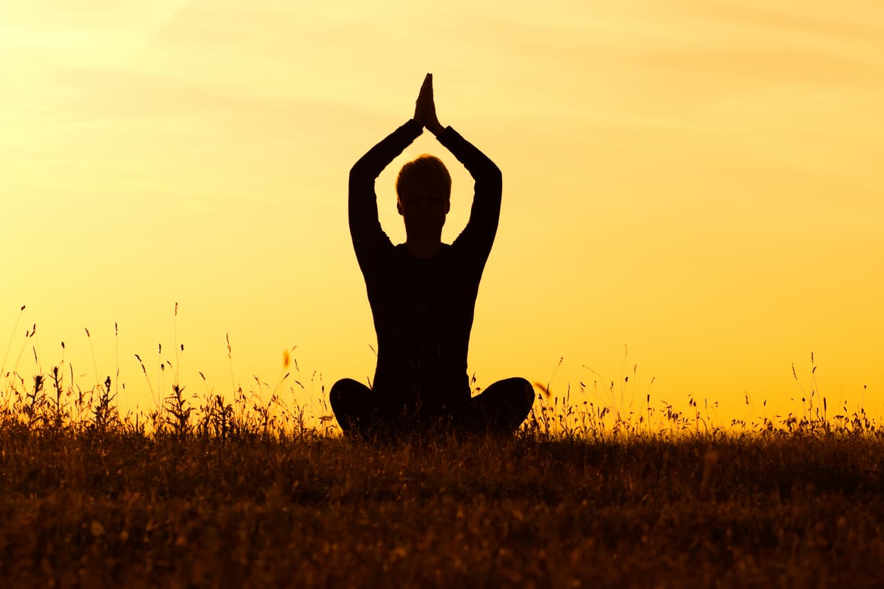 Aparta tiempo para tus ejercicios y tu actividad física porque estás necesitando ese aliciente y distracción mental. Repondrás energías y lograrás mantener en buen estado tu salud. Te asombrarás al tener en tus manos la posibilidad de reiniciar una excitante aventura sentimental. Por Profesor Zellagro