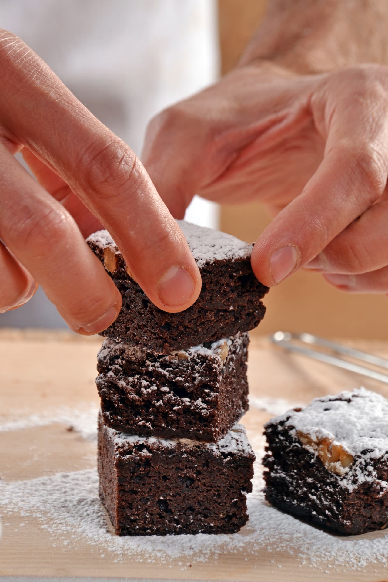 Un cambio en tu situación social te llevará a conocer a una persona especial. Cuida tu alimentación en este ciclo porque tienes una fuerte tendencia a llenarte de dulces, chocolates y pasteles. Se acercará alguien que ha estado alejado de ti en estos días pasados, y la promesa es más que alentadora. Por Profesor Zellagro