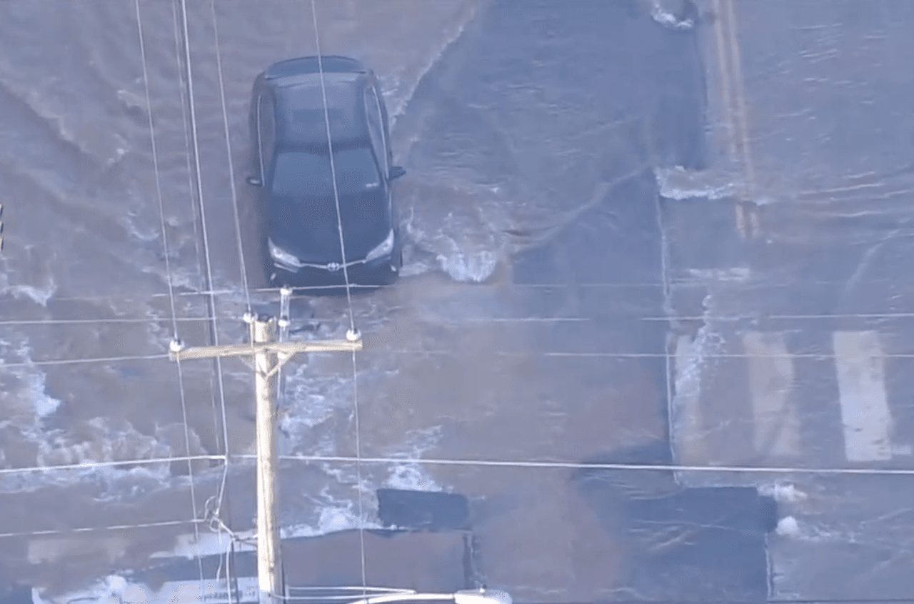 Independence Charter School West, que se encuentra en la cuadra 5600 de Chester Avenue, anunció que impartirá clases de forma remota el miércoles.