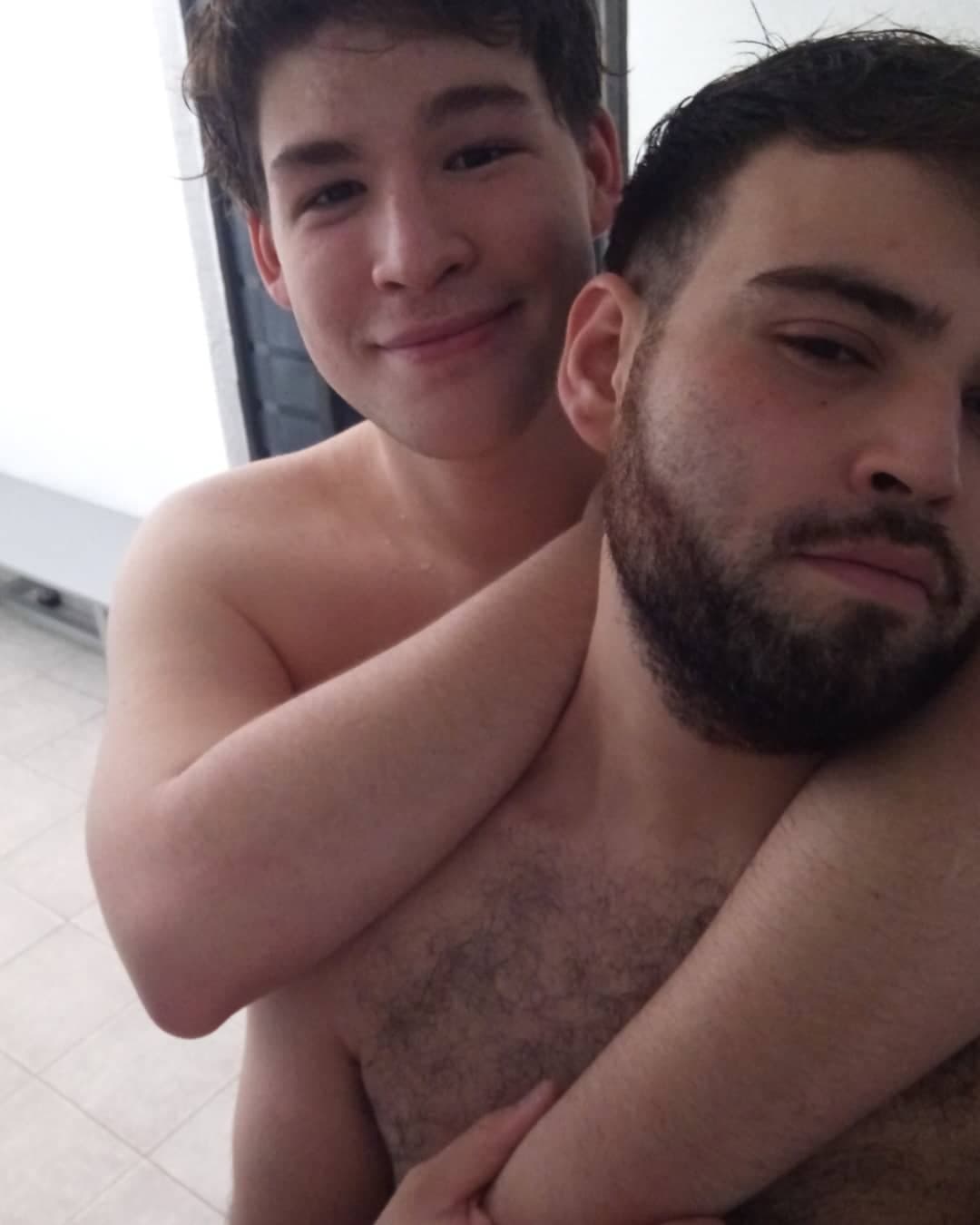 Un mes después de su ruptura, la pareja se reconcilió tras una plática que tuvieron en un parque, donde ambos reconocieron sus errores.