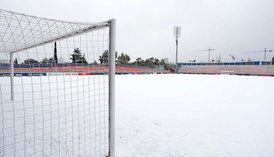 El Atlético de Madrid preparó su encuentro ante el Athletic de Bilbao en el gimnasio. Así amaneció la cancha de la Ciudad Deportiva.