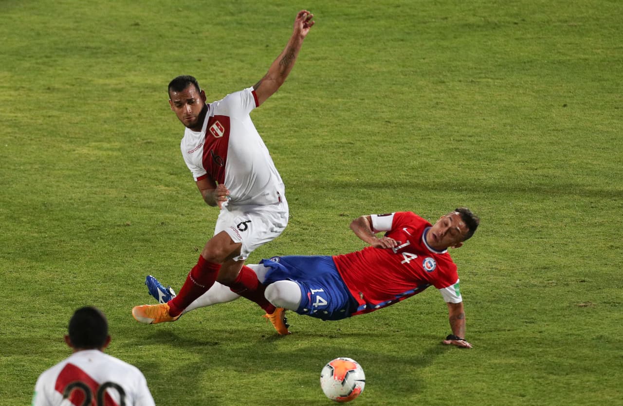 De la mano del ‘Rey Arturo’, Chile derrotó a Perú 2-0 | Con doblete de Vidal, los de Rueda consiguieron su primera victoria en las eliminatorias rumbo al Mundial.