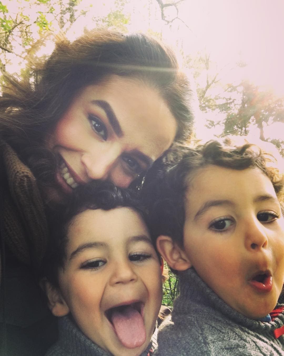 Para Biby Gaytán, los protagonistas de sus selfies son sus mellizos Daniel y Manuel, quienes con cuatro años de edad aparecen en casi todas las fotos que la artista comparte en sus redes sociales. "¡Mis amores!", publicó la actriz junto a esta imagen, en enero pasado.