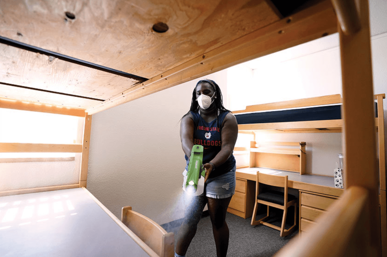 La revista de Fresno State publicó las imágenes que mejor capturaron la esencia del 2020 en la universidad.