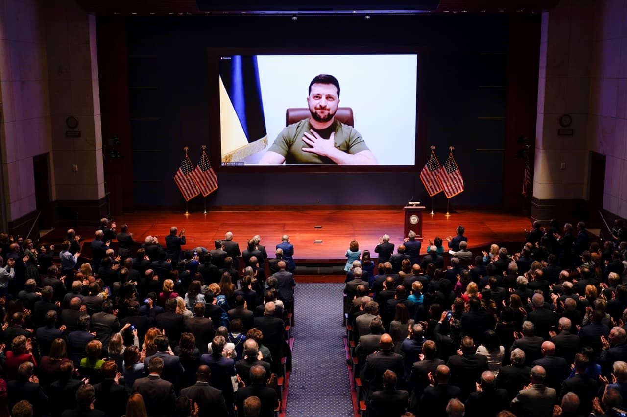 Zelensky se dirigió a los miembros del Congreso por videoconferencia.