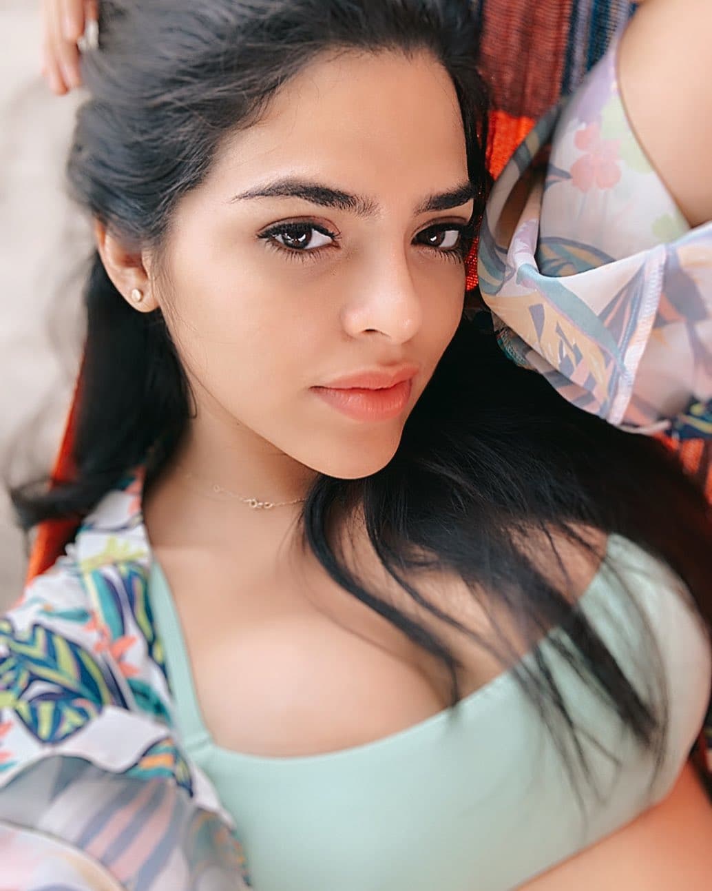 Fue el pasado 14 de julio, cuando
<b>Emma</b> iba camino a unos ensayos y se dio cuenta que se había hecho viral un video erótico que grabó junto al actor venezolano en 2018.