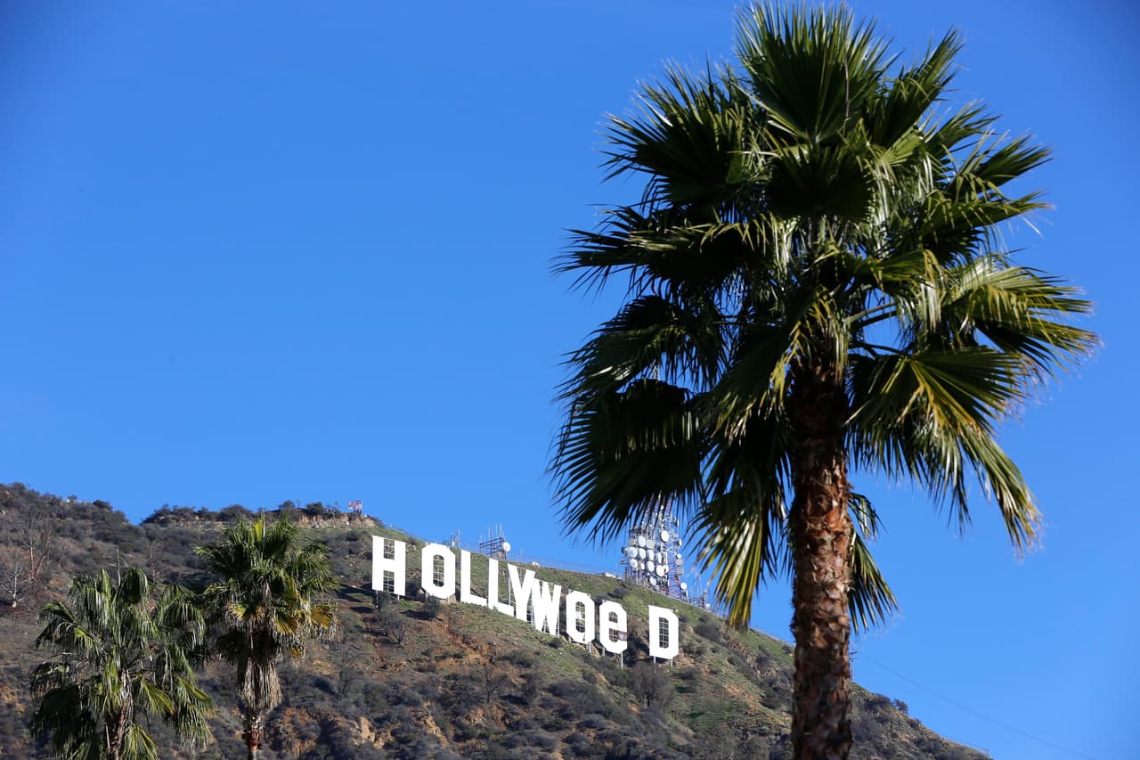 El letrero de Hollywood fue convertido en 'Hollyweed' durante unas horas el 1 de enero de 2017.