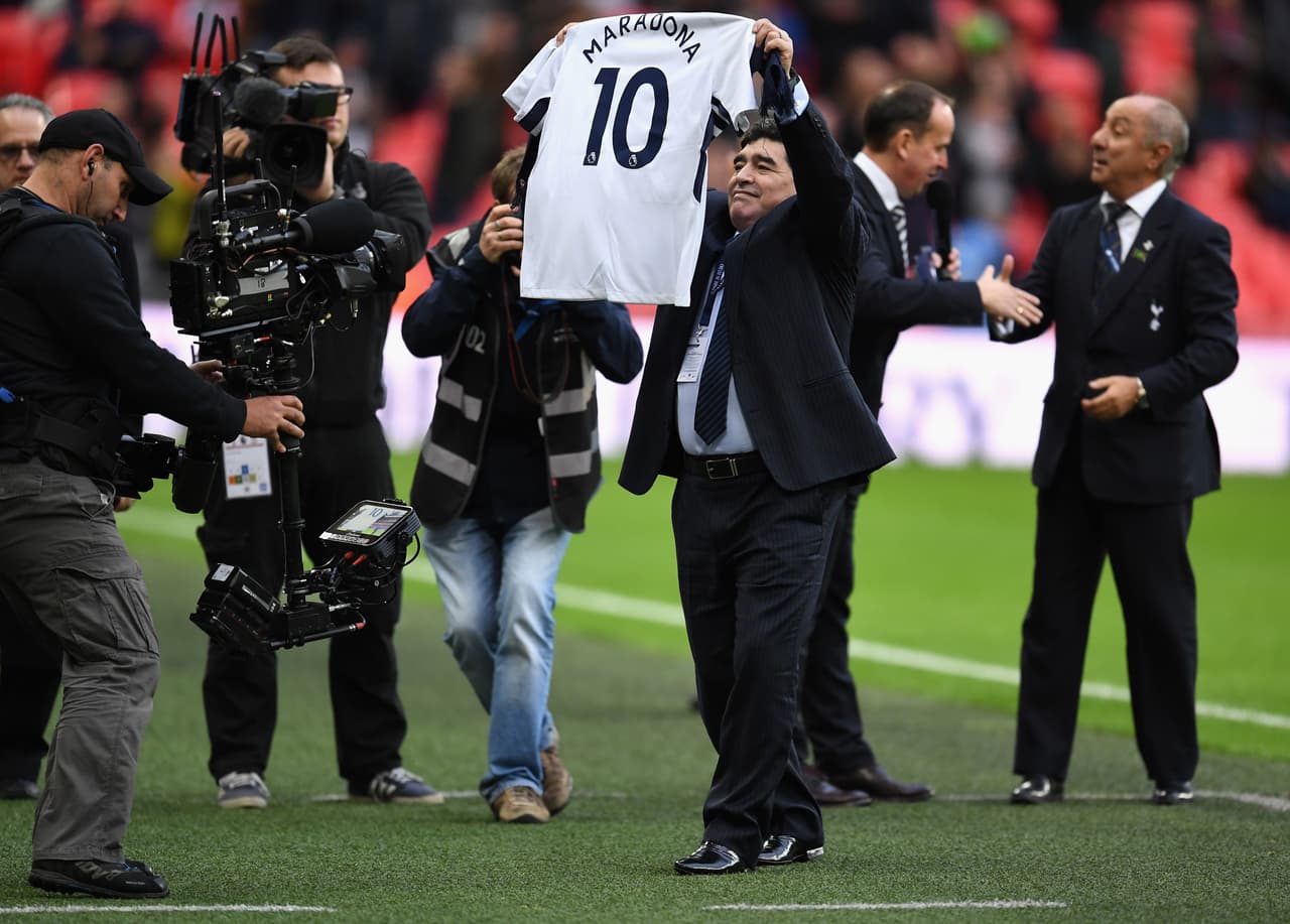 LONDON, ENGLAND - OCTOBER 22: Diego Maradona is introduced to the crowd at half time during the Premier League match between Tottenham Hotspur and Liverpool at Wembley Stadium on October 22, 2017 in London, England. (Photo by David Ramos/Getty Images)