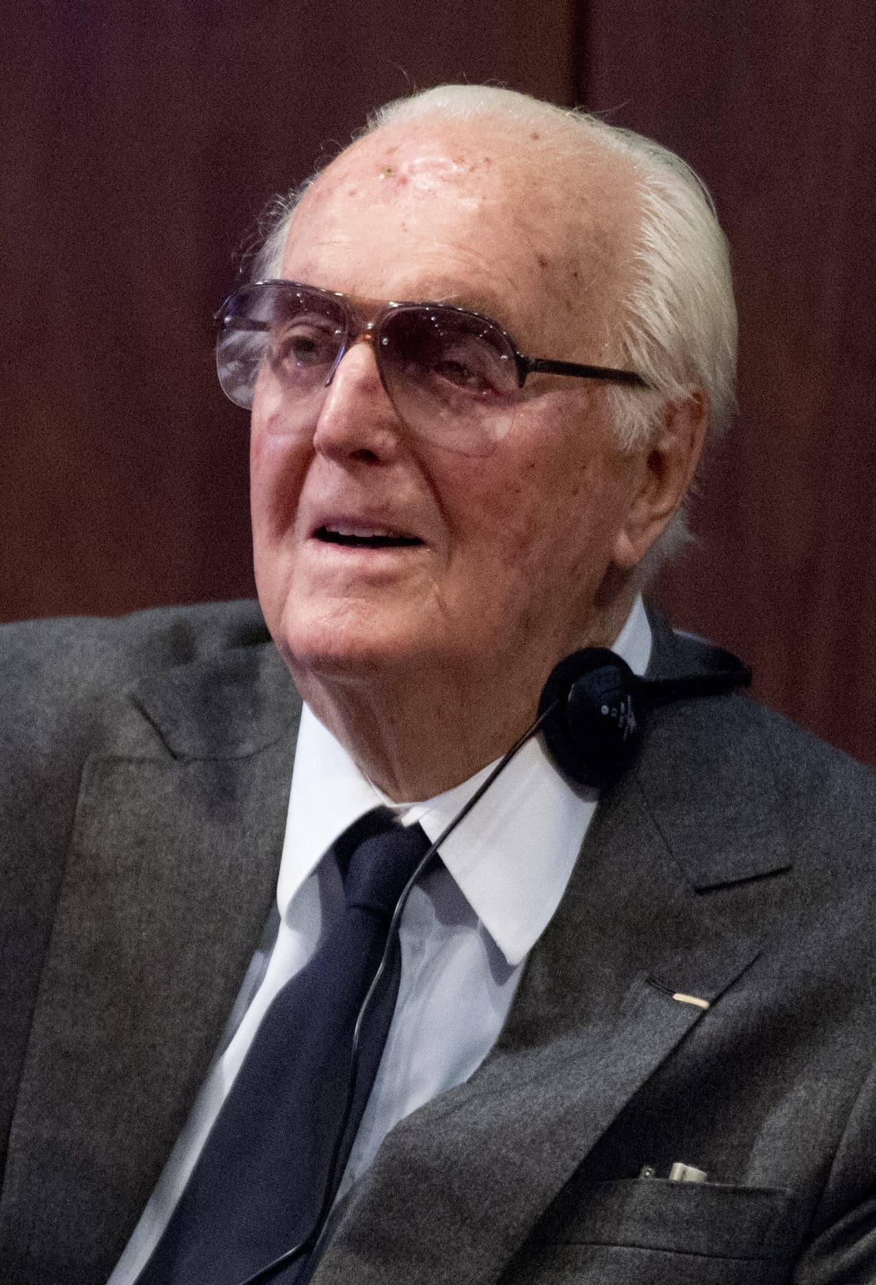 Como un amante de la moda él dedicó parte de su tiempo a hacer un museo para exponer las obras de
<b>Balenciaga</b>.