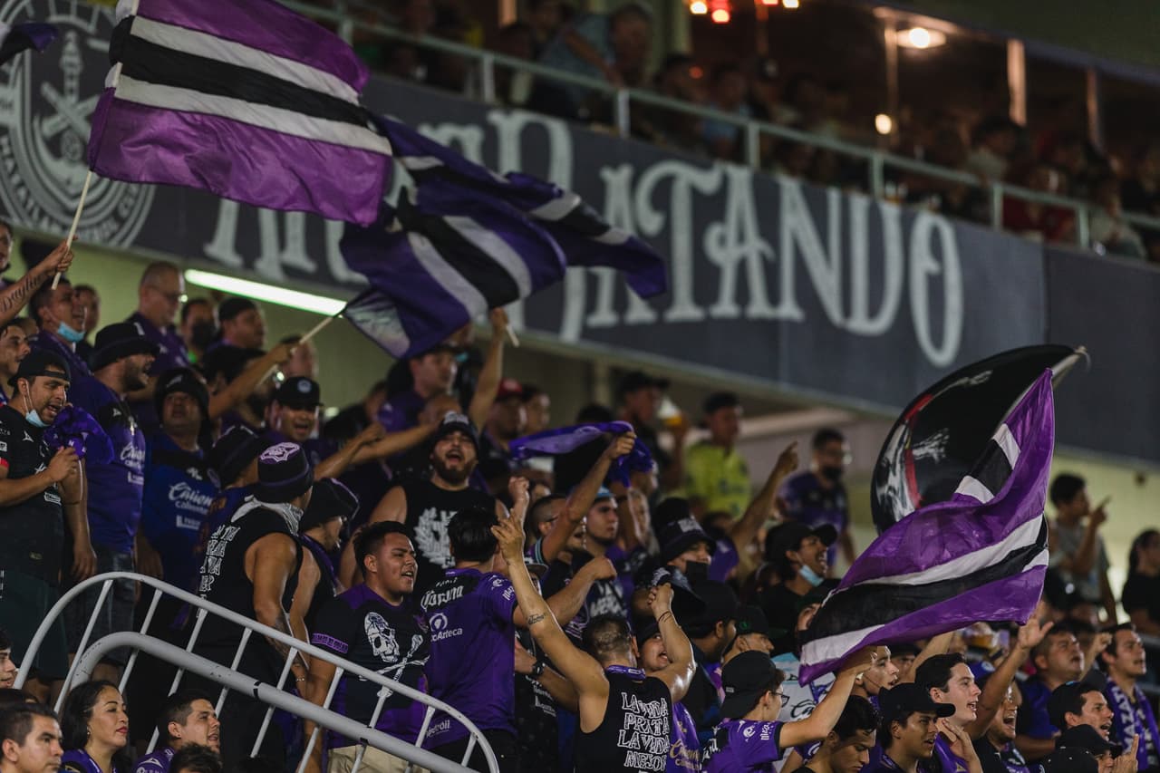 El público de los Cañoneros respondió, pero el equipo no.