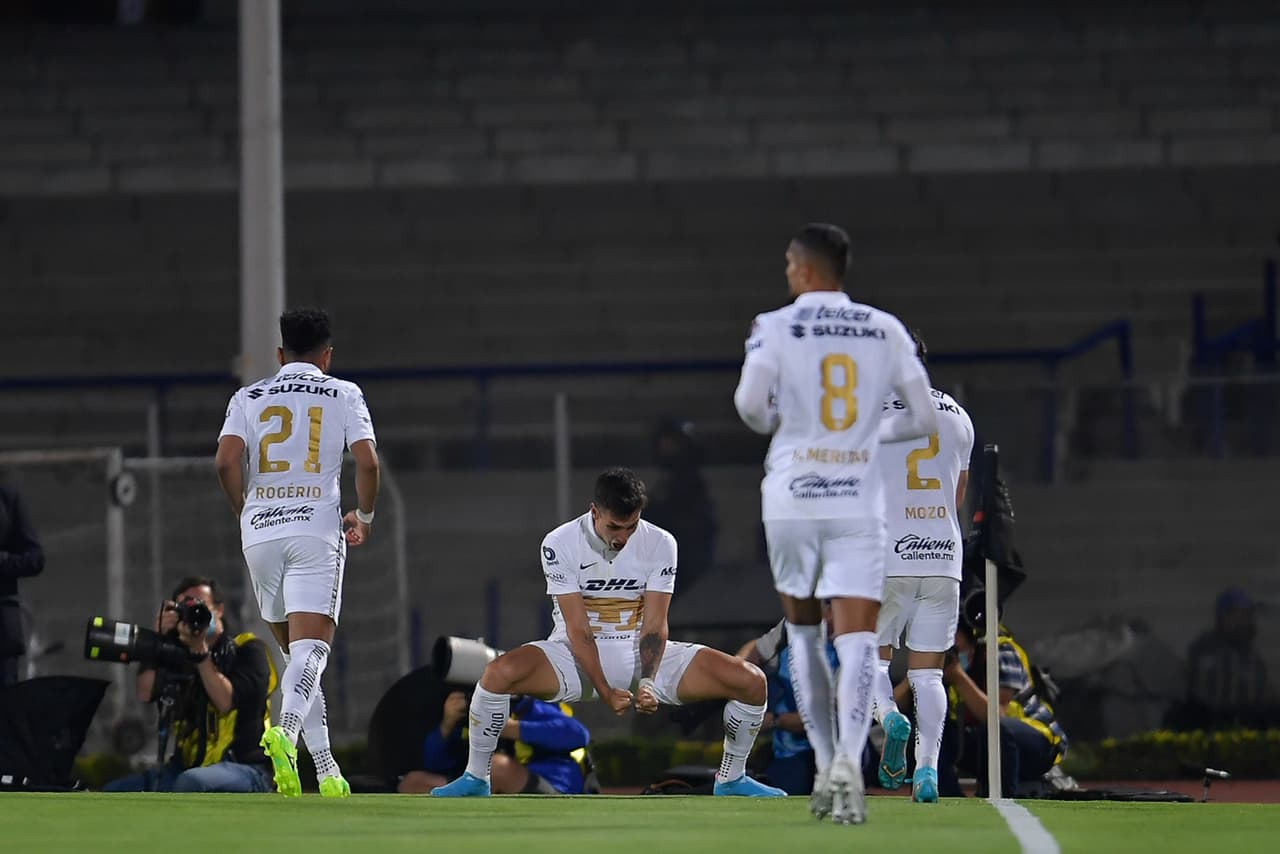 Pumas le pegó 2-1 a Cruz Azul en la ida de las Semifinales de la Liga de Campeones de la Concacaf.
