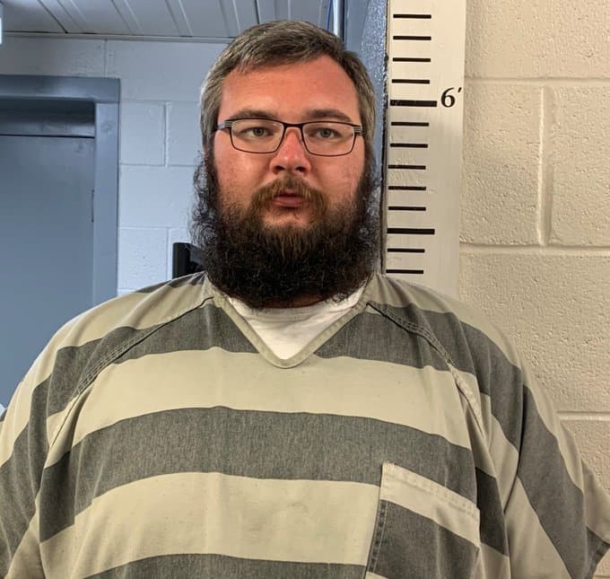 Quake Lewellyn de 28 años fue acusado de la violación y el asesinato de una enfermera de 25 años en Arkansas.