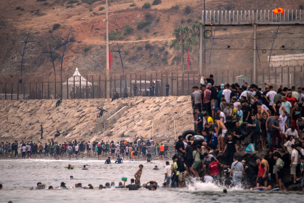 22 países de la UE piden conversaciones "urgentes" por crisis migratoria en el enclave español de Ceuta