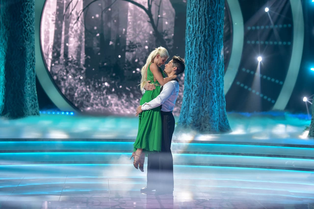 Ahora tocaba el turno de Chyno. Junto con Oksana bailó 'Mi sorpresa fuiste tú' versión vals, este se convirtió en su último baile dentro de la competencia.