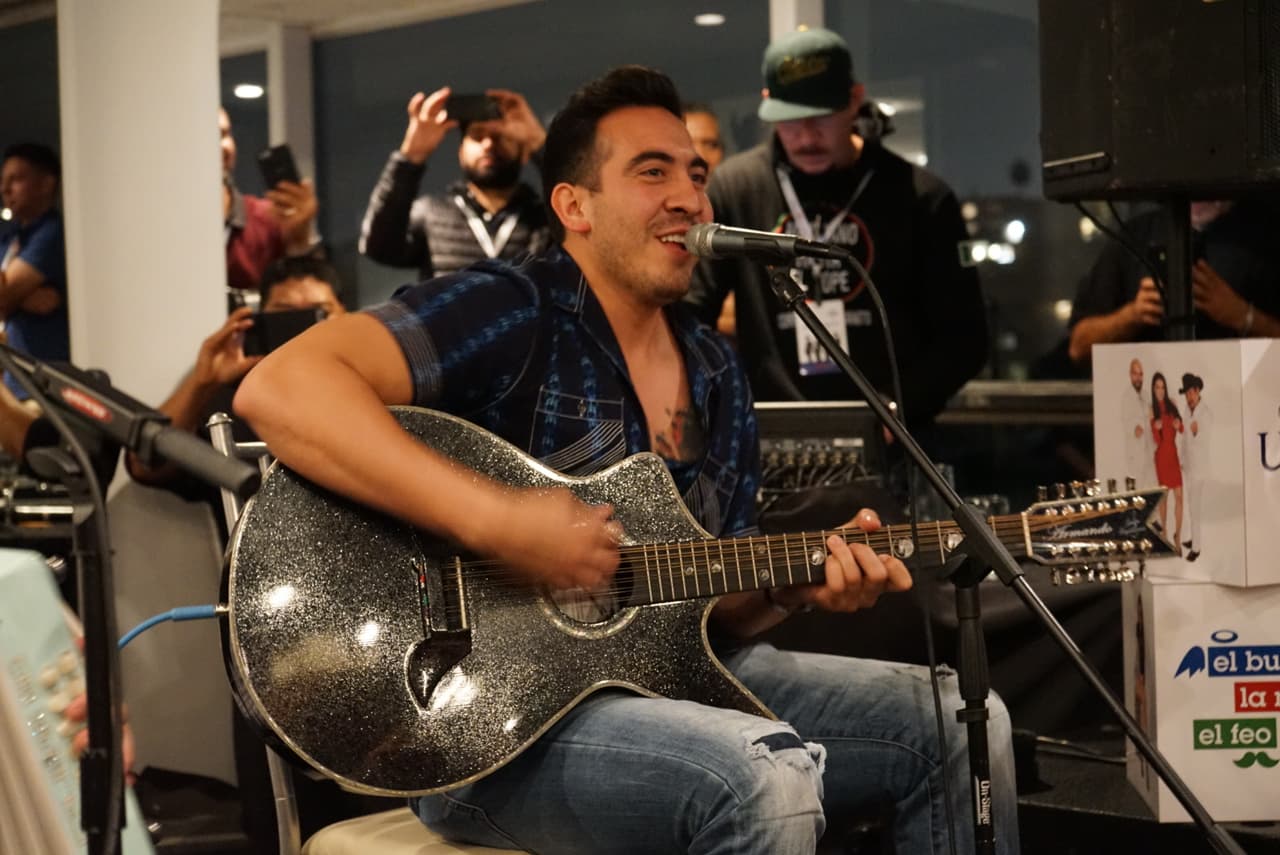 Seguido de su compañero
<b>Armando Ramos.</b>