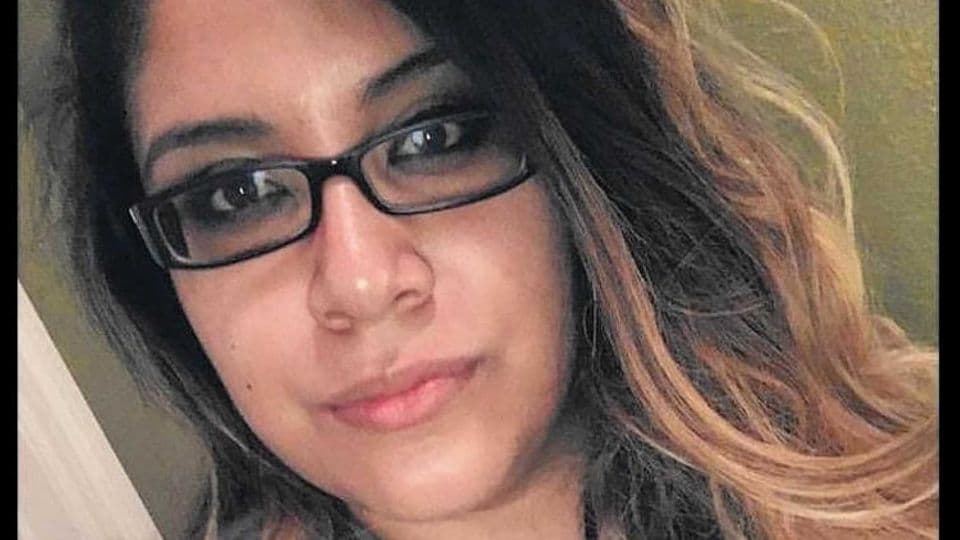 Mercedez Marisol Flores tenía 26 años de edad. Según reveló su hermana, Mercedez solía ir al club Pulse junto a su amiga Amanda Alvear, quien también falleció, casi todos los fines de semana. Nació en Nueva York y se mudó a Florida de pequeña.