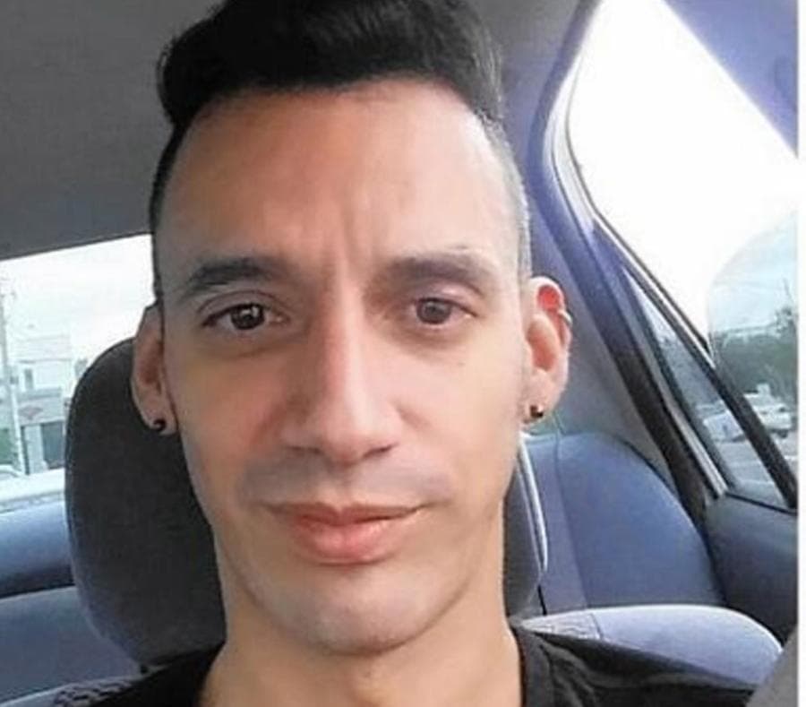 Eric Iván Ortiz Rivera tenía 36 años de edad. Llegó hace unos años a Florida y trabajaba como gerente en una tienda. Sus amigos lo recuerdan como alguien que siempre estaba dispuesto a ayudar y que se sacrificó mucho por su familia. No le gustaba salir mucho de noche, pero la fiesta de inauguración del apartamento de un amigo le hizo unirse a un grupo de puertorriqueños que fueron a celebrar a Pulse, donde varios de ellos perdieron la vida.
