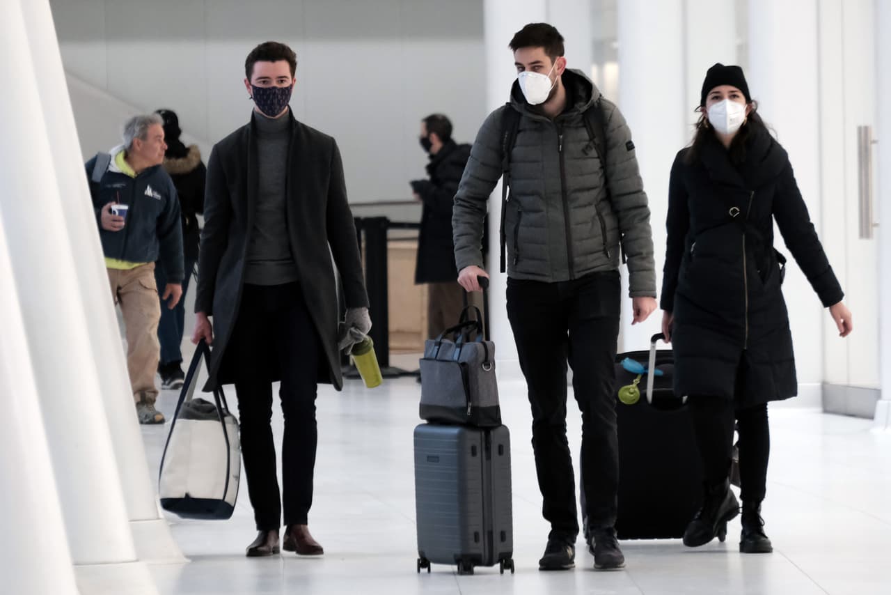 En tanto, las autoridades de salud hacen énfasis en la vacunación aunque en Nueva York se calcula que hasta el momento, 90% de la población está inoculada.
<br>