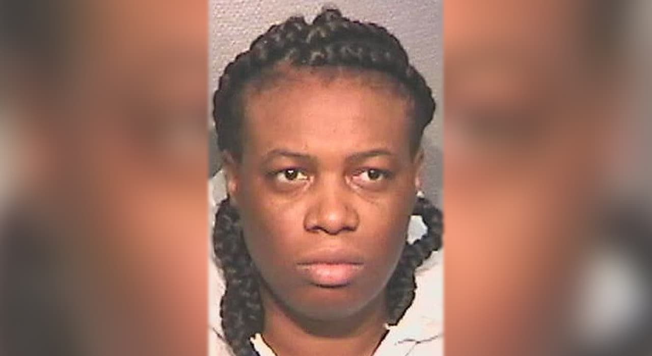 <h3 class="cms-H3-H3">Houston, Texas</h3>
<br>Diciembre de 2017.
<a href="https://www.univision.com/local/houston-kxln/imputan-cargos-de-asesinato-contra-hispana-senalada-de-matar-a-una-madre-hondurena-y-de-robarle-a-su-bebe-recien-nacida">Ericka Gisela Miranda-Álvarez</a>, de 28 años, fue acusada de matar a su amiga, la hondureña Carolina Flores, y robarle a su bebé recién nacida, Shamali. Miranda-Álvarez estaba embarazada pero sufrió un aborto, así que habría fingido que seguía en espera de un hijo para luego perpetrar el delito. Todo ocurrió en Houston.