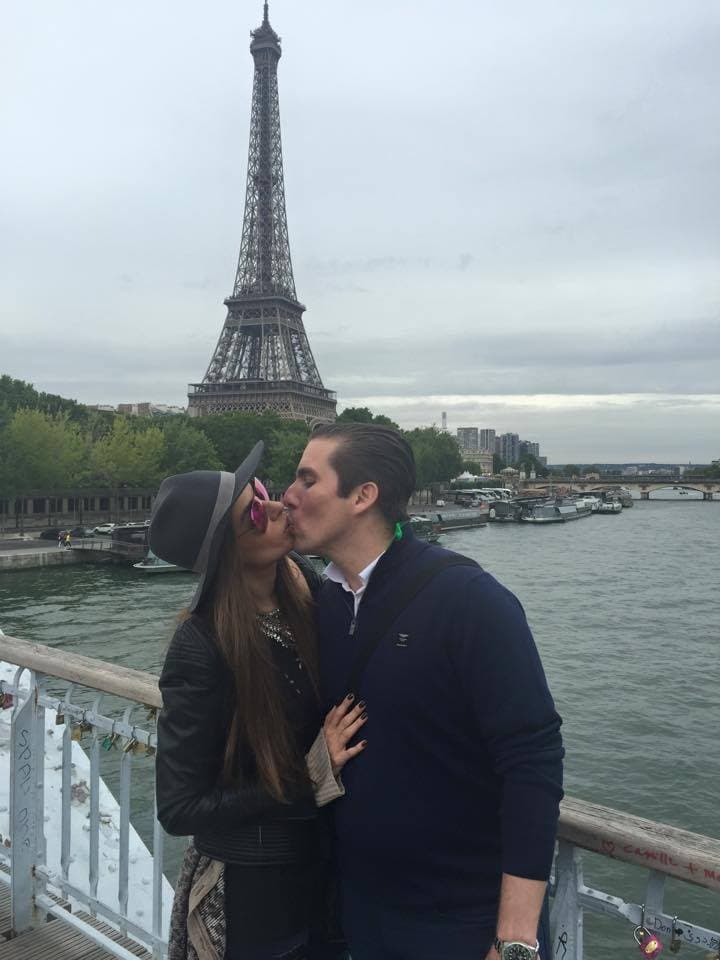 "Te amo Fernando Reina Iglesias. Con cariño,compartiendo con ustedes las bendiciones en mi vida", compartió desde París.