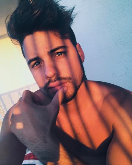 William bromea compartiéndolo todo, hasta los días malos, pero para su cabello.