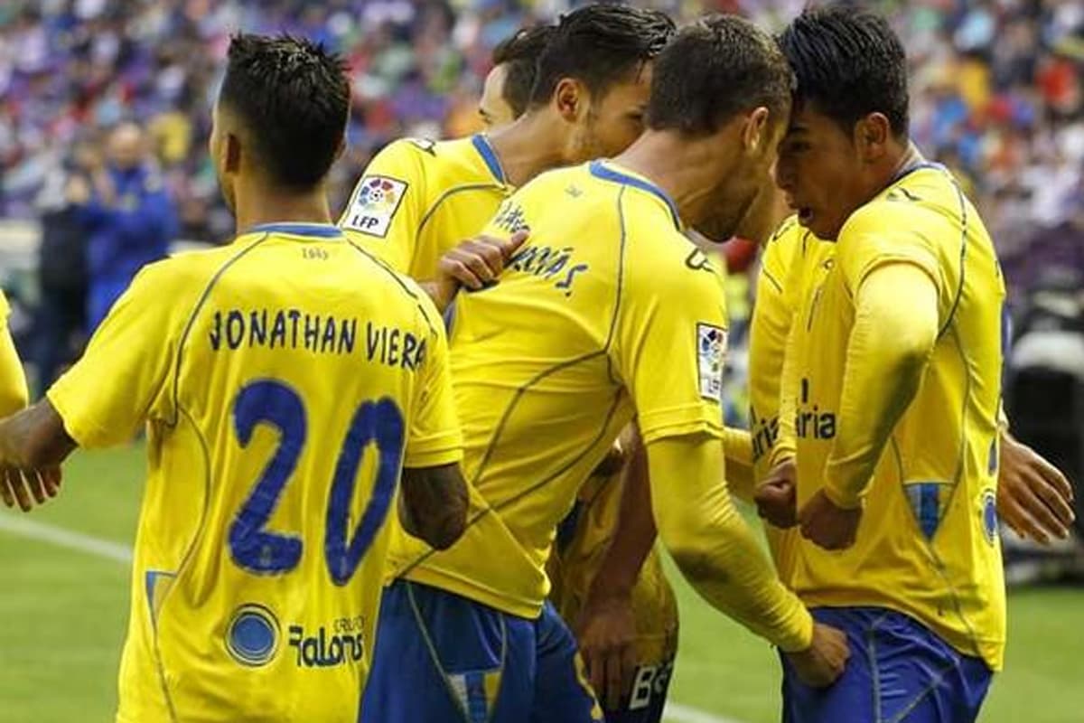 Las Palmas remonta al Zaragoza y vuelve a Primera 13 años después