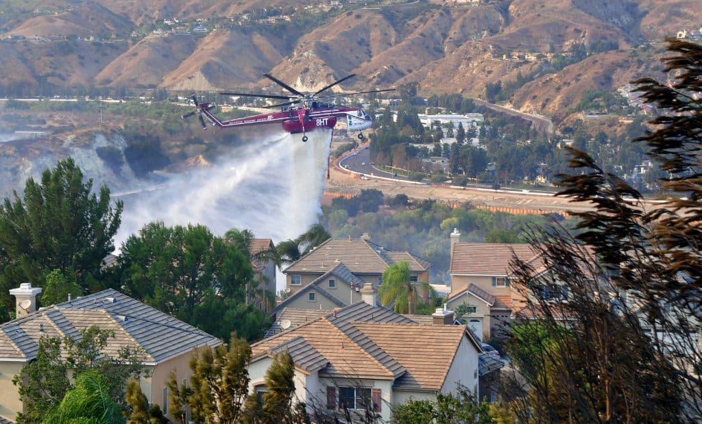 El operativo también cuenta con el apoyo aéreo de helicópteros y aviones.