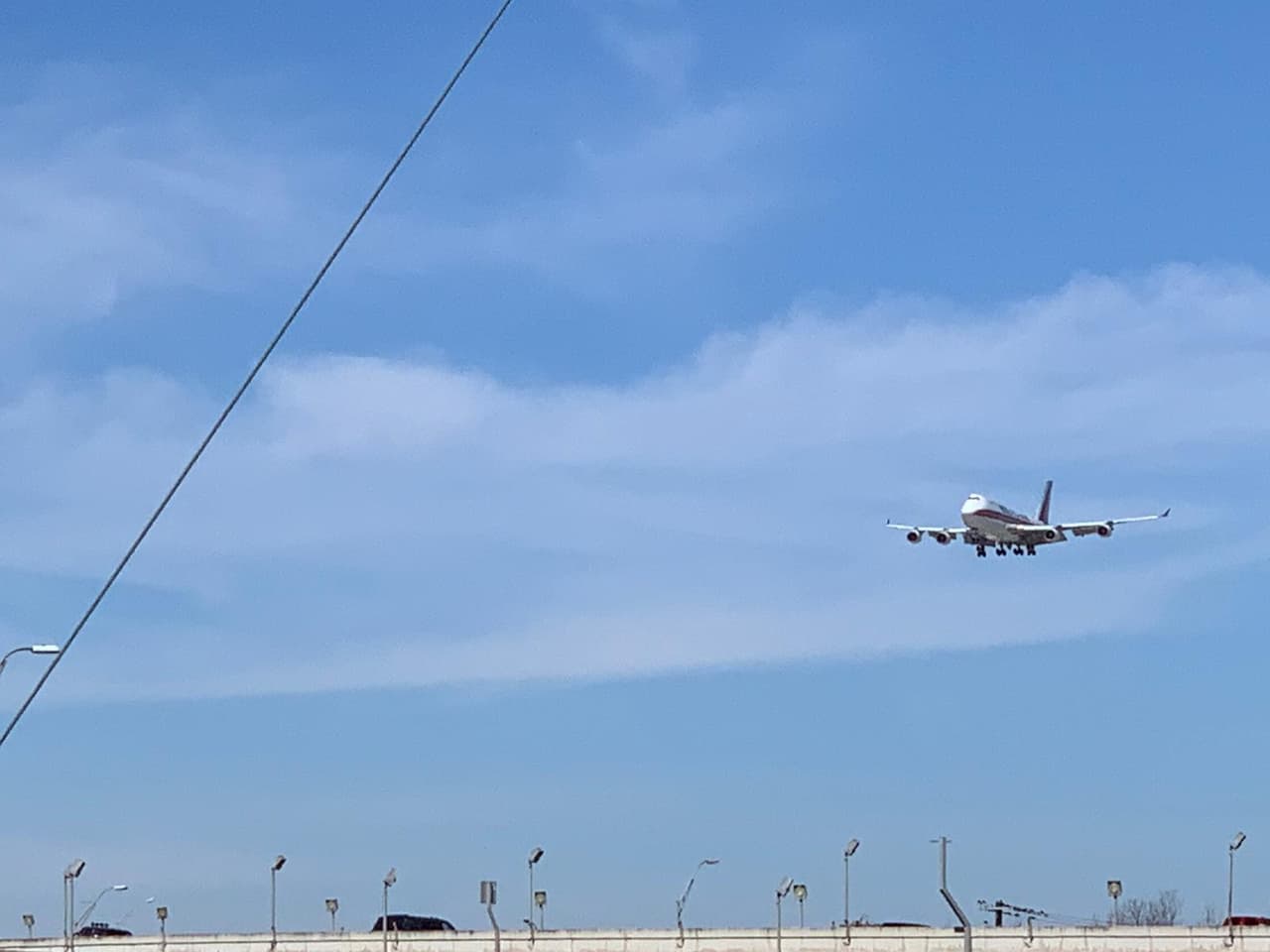 Llegan a la base Lackland en San Antonio las 250 personas desalojadas de China por coronavirus