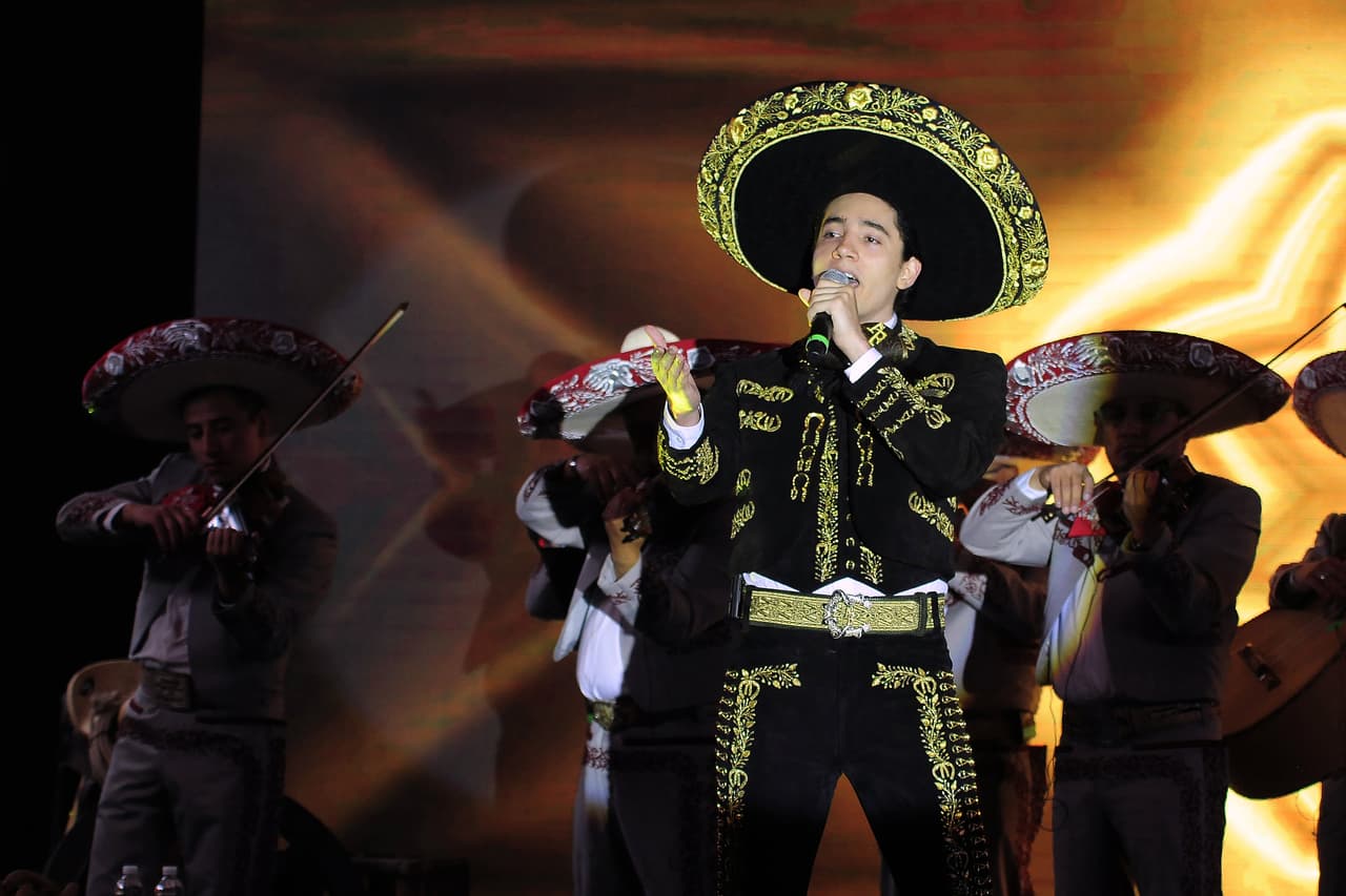 Este año,
<b>Premio Lo Nuestro</b> también dedicará un galardón para los cantantes en ascenso con las categorías
<b>Nuevo y Nueva Artista</b>. En el género masculino, quien encabeza la lista es
<b>Álex Fernández</b>.