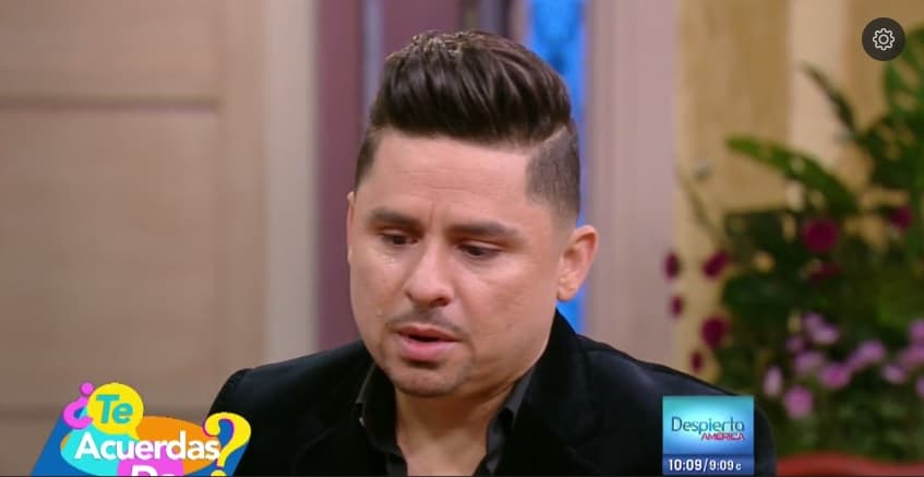 Él culpa al alcohol de muchos de los errores que cometió y entre lágrimas reconoció ser alcohólico: "A veces tú piensas que no tomas, o piensas que no eres alchólico y dices es que yo tomo cuando estoy en los conciertos, porque mi trabajo lo requiere, pero sí era un alcohólico", dijo a Despierta América.