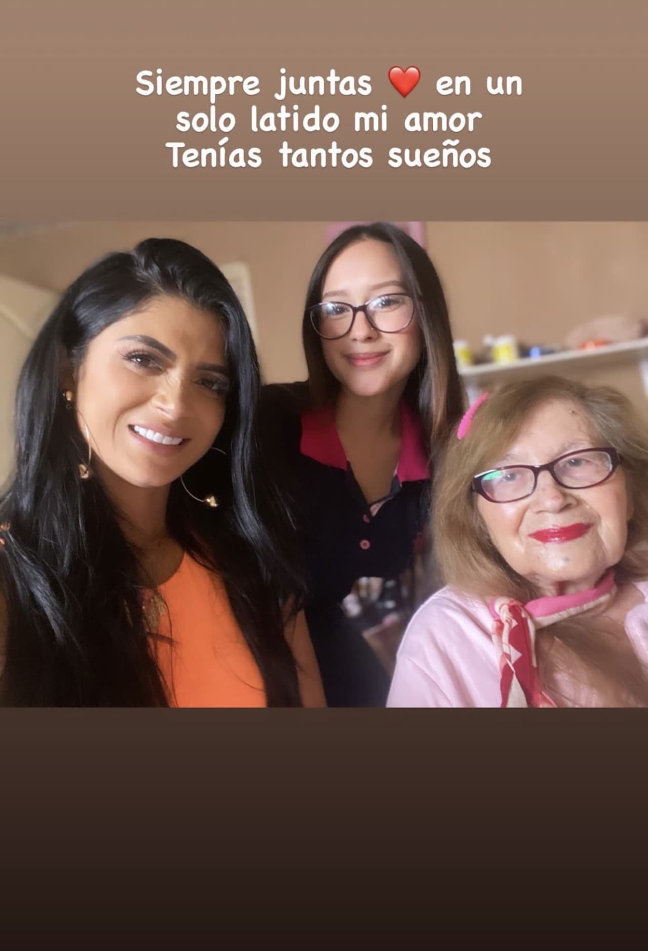 Kimberly Flores con su sobrina, Yuribi Gómez