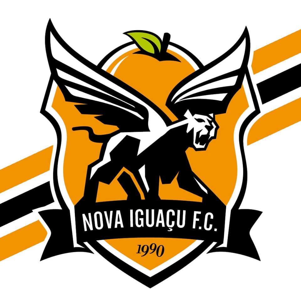 <b>Nova Iguaçu F.C. (Brasil) -</b> la historia de su ciudad como uno de los mayores exportadores de naranjas dio color y forma al escudo del equipo (nótese en la parte superior). Además, el felino con alas le da un toque especial.