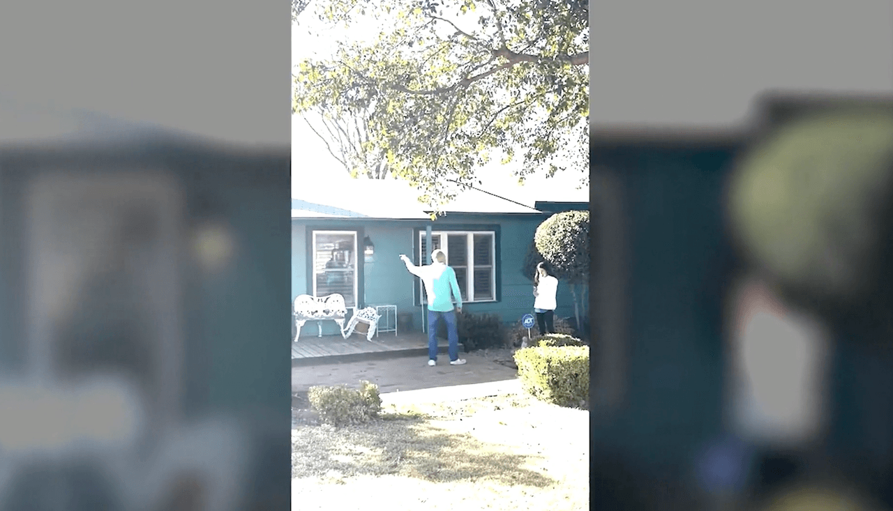 <a href="https://www.univision.com/local/dallas-kuvn/video-capta-el-momento-en-que-una-disputa-familiar-termina-en-tragedia-video">Un video publicado por Jennifer Read,</a> la actual esposa de Chad Read, muestra a Chad discutiendo con su exesposa, Christina Read. La discusión era por no tener a uno de los hijos de la expareja disponible en un horario ordenado por la corte.