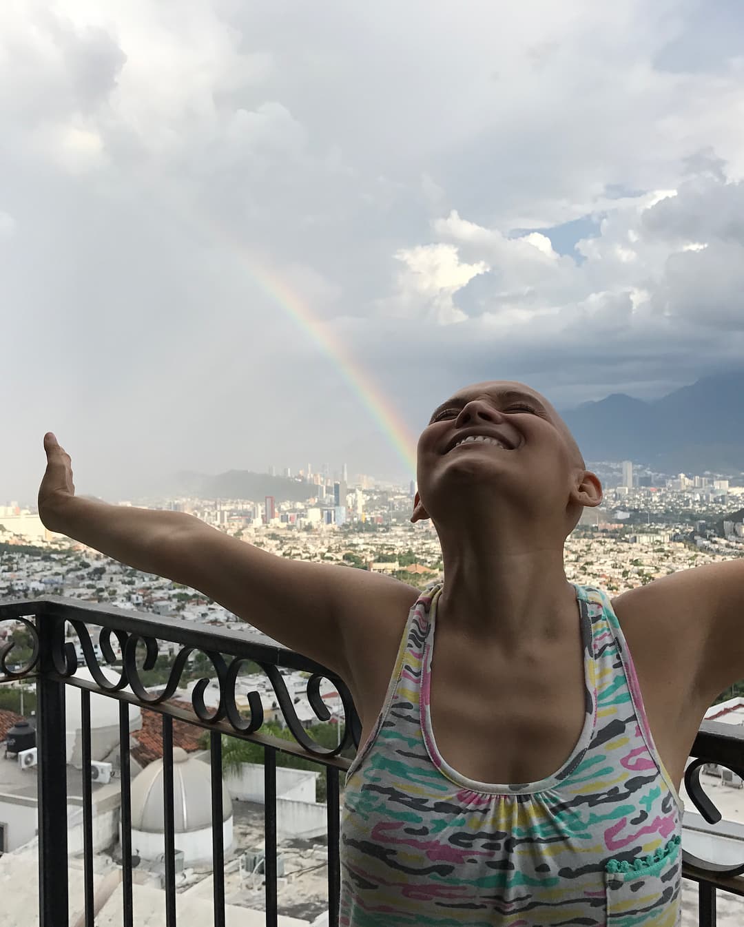 “Hay que creer en Él, Su palabra y Sus promesas. La fe es lo más importante, no podemos perderla, porque entonces el vacío entra con muchas cosas oscuras que en nada nos ayudarán a salir del tormento”, escribió.