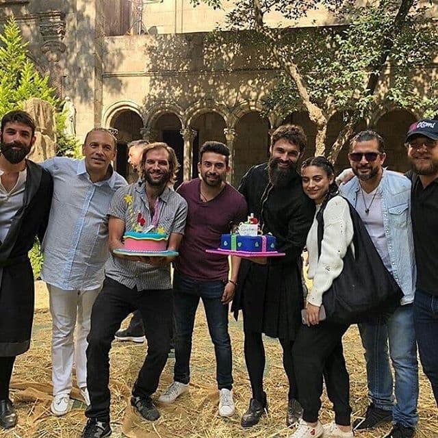 La producción le preparó un pequeño convivio para festejarlo.