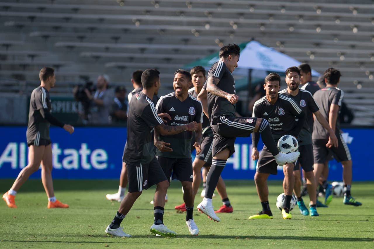 El Tri tuvo ante sus fans su último entrenamiento de cara al juego de Gales