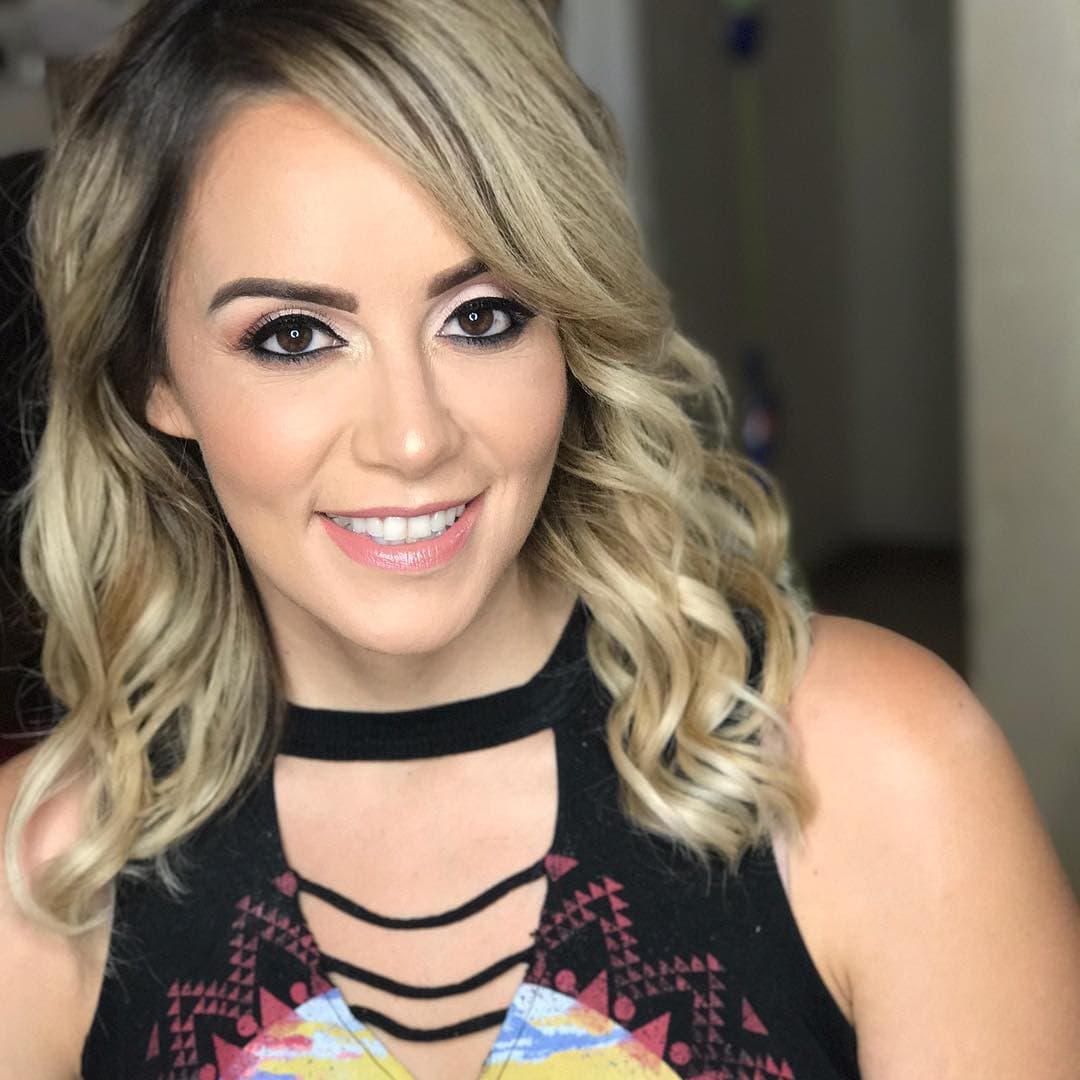 Rossie Rivera, hermana de la fallecida cantante Jenni Rivera, causó polémica por una foto que compartió en su cuenta de Instagram.