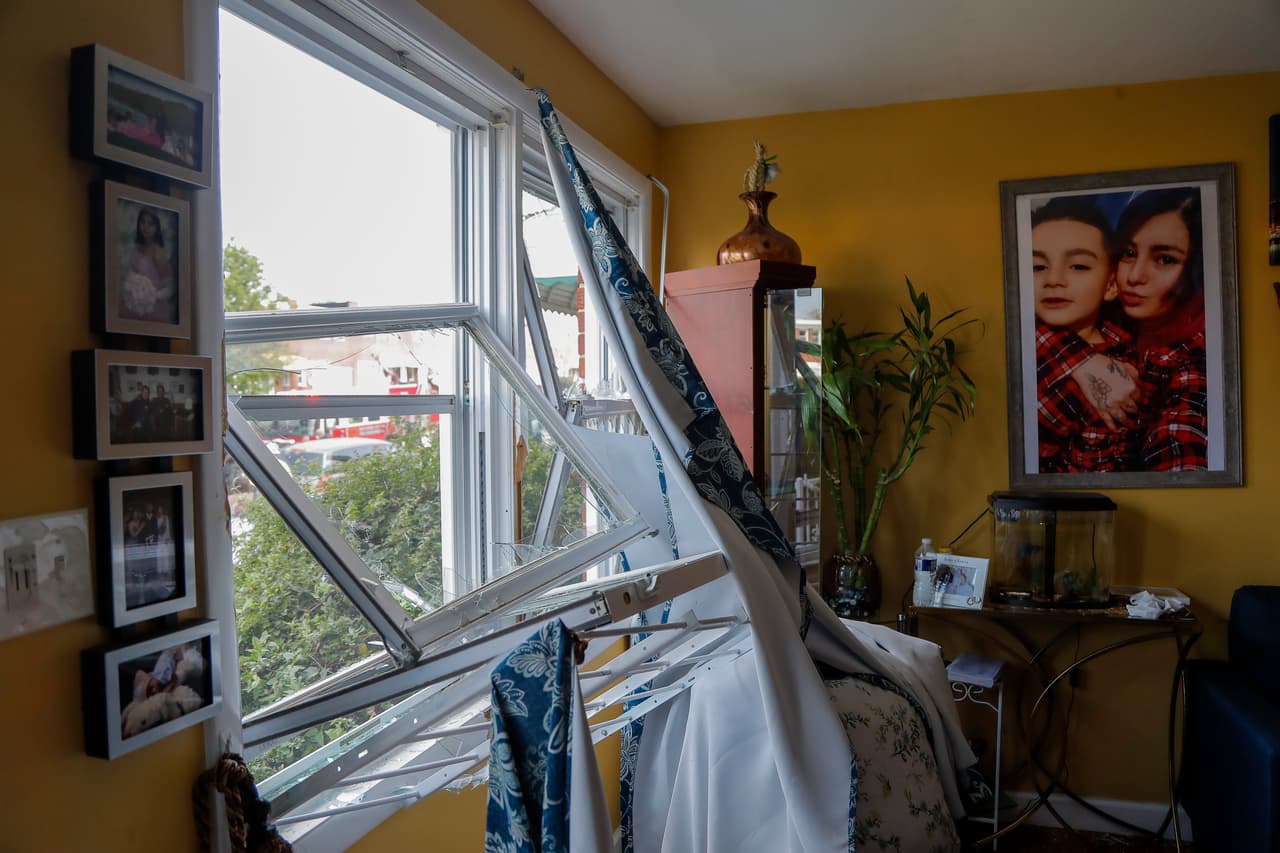 El interior de una casa al otro lado de la calle resultó dañado con la explosión.
<br>