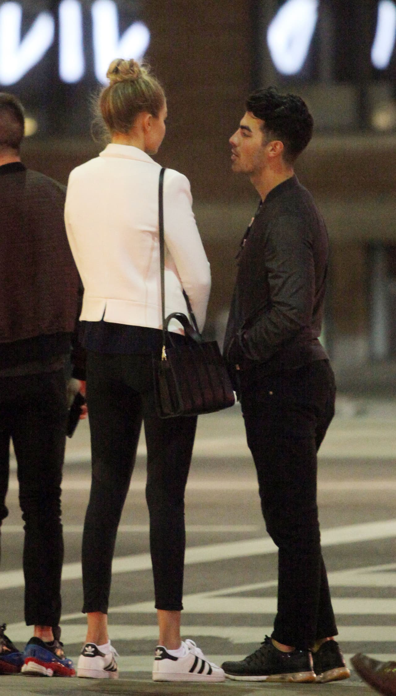 ¿La fiesta de aniversario de Maybelline resultó el escenario ideal para que naciera el amor?