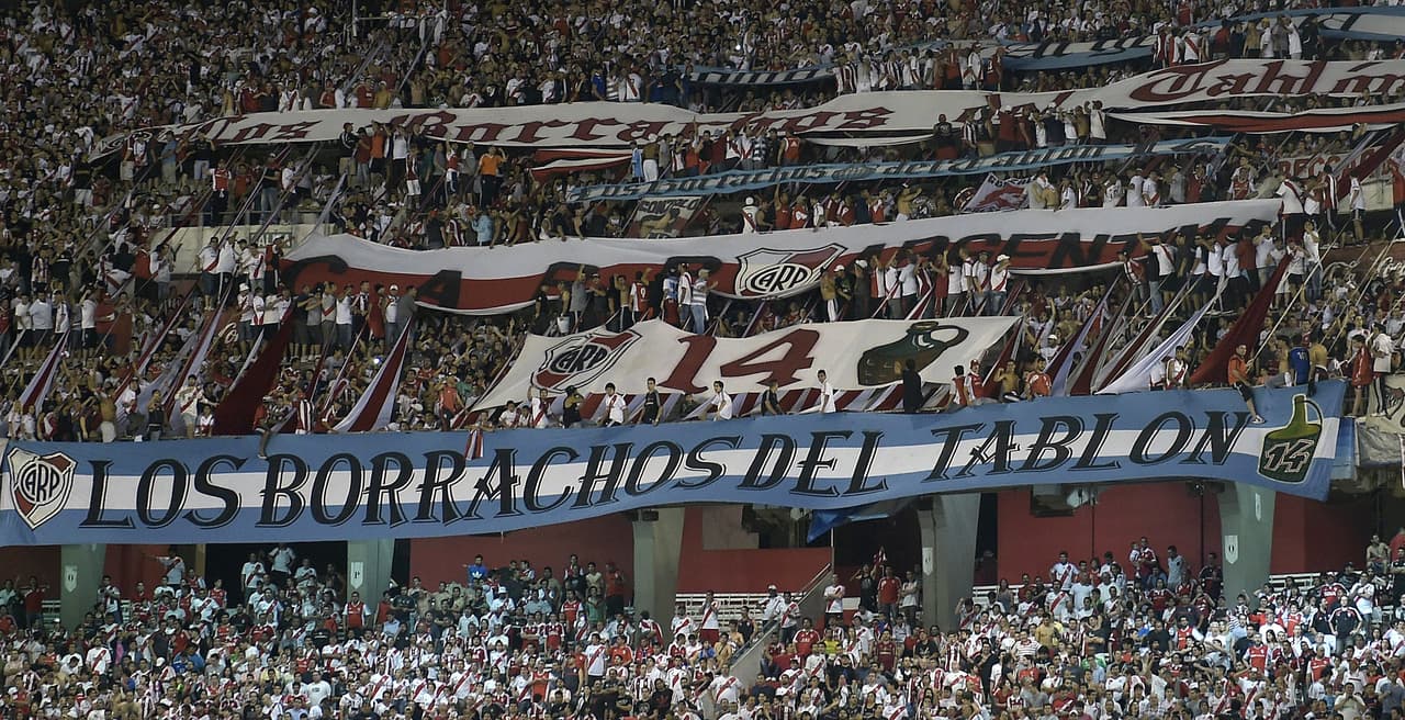 'Los Borrachos del Tablón' son el equivalente de 'La 12', pero del Club Atlético River Plate.