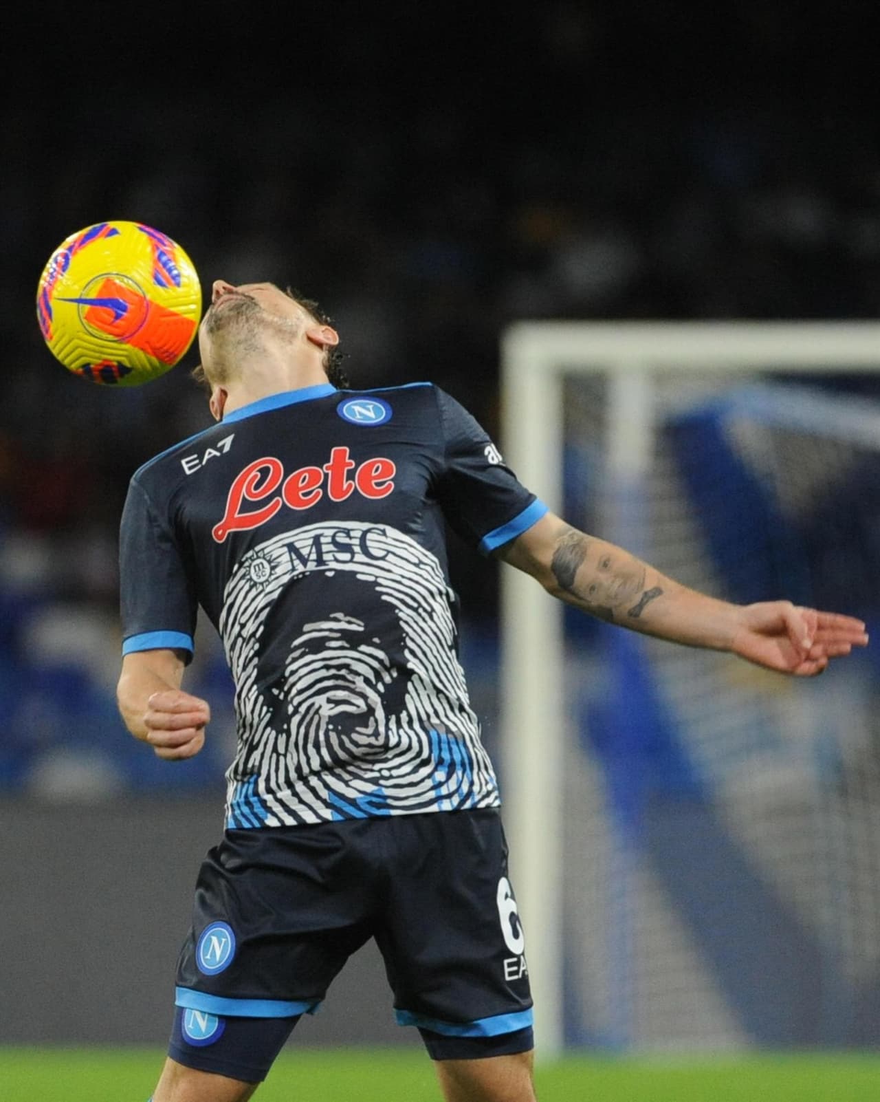 Napoli y Hellas Verona reparten puntos en la Serie A. Giovanni Simeone abría el marcador al 13', pero Giovanni Di Lorenzo igualaba el partido cinco minutos después de la anotación; el mexicano Hirving Lozano ingresó al 62' del encuentro.